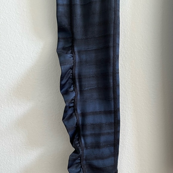 Lululemon Speed Tight III All Full-On Luxtreme
Good Vibes Deep Navy Black Size 2 - Picture 5 of 13